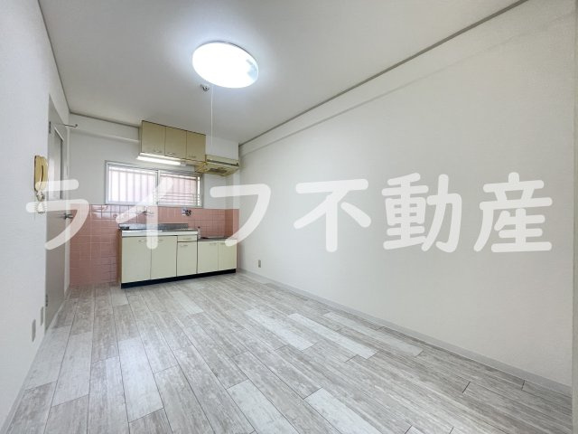 パシフィック高井田本通の居間・リビング|こちらのリビングで趣味の時間をお楽しみください