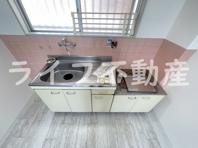 パシフィック高井田本通のキッチン|コンパクトなキッチンで掃除もラクラク