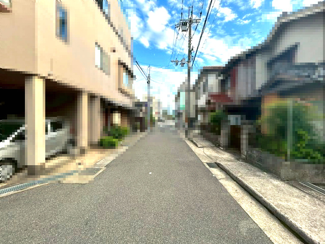 エクセル渋川のその他|マンション前の前道も広々としております(^^)/