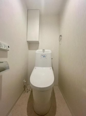 寝屋川東ファミリータウン西四番館のトイレ|温水洗浄便座
■物件内覧・資金計画相談・住宅ローン相談、リフォーム相談、お問合せ受付中■
※当日・翌日のご内覧、ご相談はお電話でのお問合せがスムーズです！