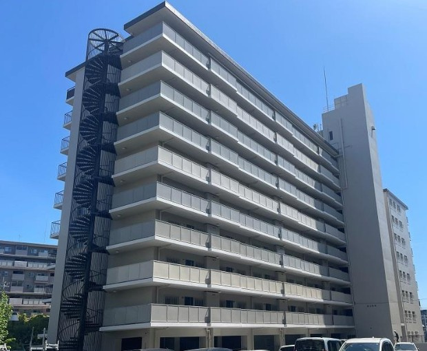 寝屋川東ファミリータウン西四番館の外観|新しい生活にいかがでしょうか？外観はお住まいの顔になります。こだわりたいポイントですね。水回りリフォームやリノベーションも承ってます。
■現地見学・資金計画相談・住宅ローン相談もお問合せ受付中■