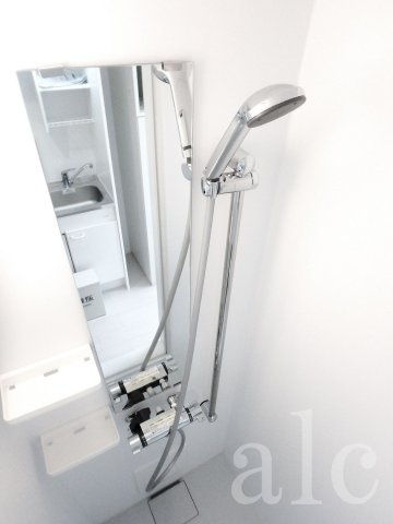リヴィエール中野の浴室|お手入れカンタン、シャワールーム　同仕様