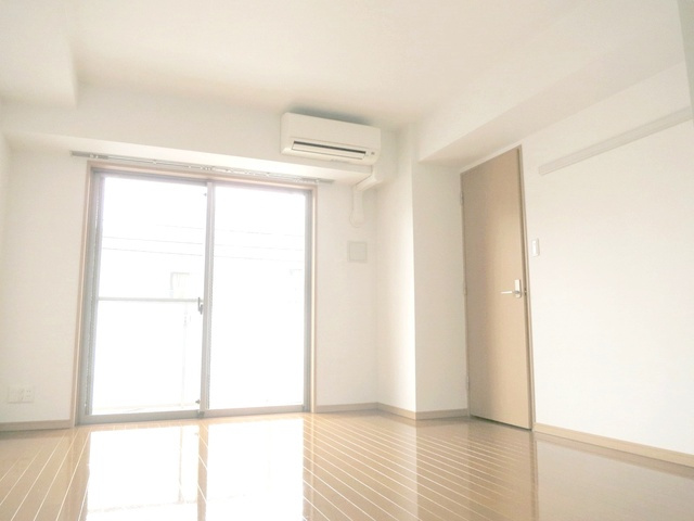 リバーハウスキヘイの居間・リビング|11.9帖の広々とした居室でくつろげます(#^^#)