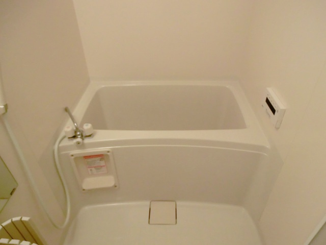 リバーハウスキヘイの浴室|ゆったりしたお風呂です♪