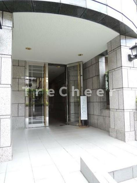 日神パレステージ新宿御苑のエントランス