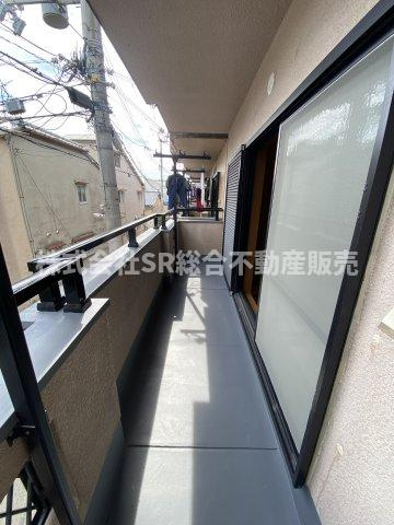 稲葉1丁目中古戸建のバルコニー|陽当たり良好のバルコニーです！少々の雨が降っても大丈夫です。