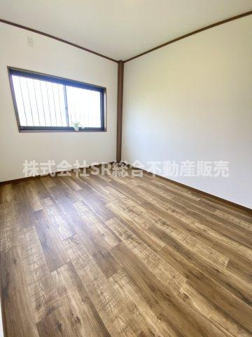 稲葉1丁目中古戸建の洋室|1F・洋室6帖。個人の部屋や寝室として使える洋室です