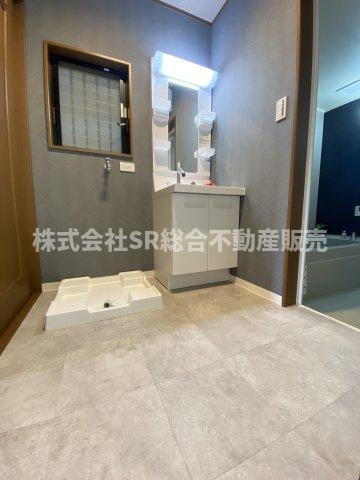 稲葉1丁目中古戸建の脱衣所|室内洗濯機置場もあり清潔感のある脱衣場です！