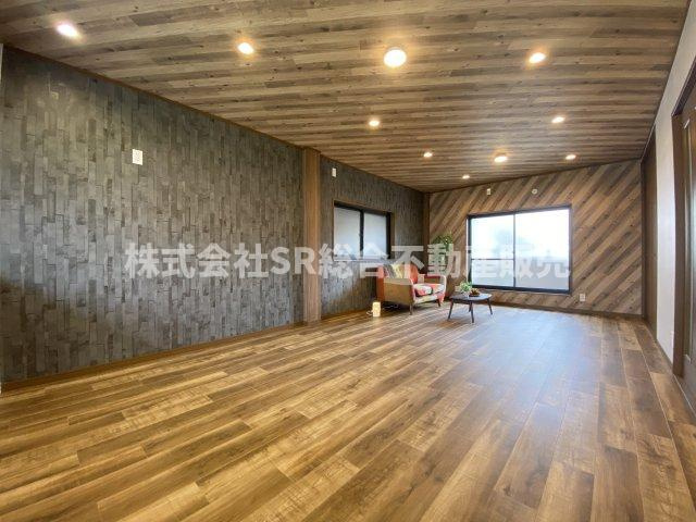 稲葉1丁目中古戸建の居間・リビング|ゆったりとしたリビングです