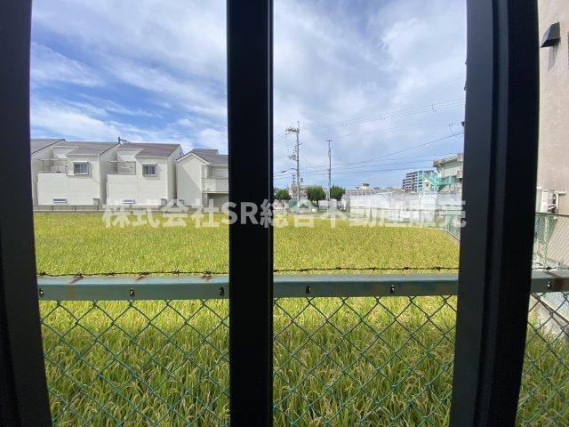 稲葉1丁目中古戸建の展望|裏側は田んぼで日光を遮られる物がないです！お子様の体育の授業等も見れます。