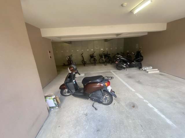 グローバル八瀬Ⅱの駐車場