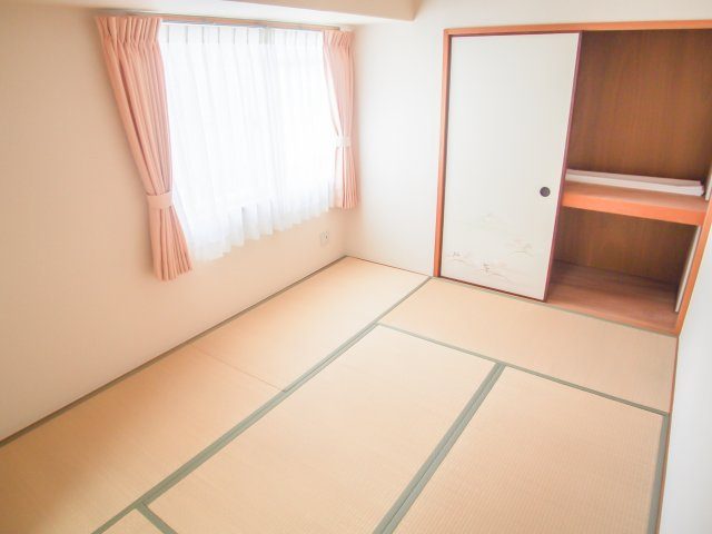 シティハイツ舞子の和室