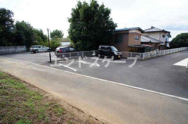 メゾン　Ｗｉｓｔｅｒｉａの駐車場|高崎、前橋のお部屋探しはエンドスケープまで！お客様の理想お聞かせ下さい♪
