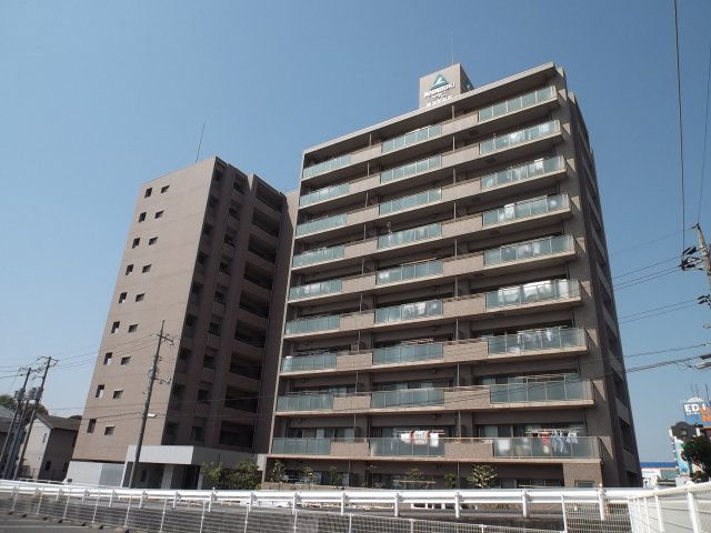 サーパス笹沖参番館の外観|別の角度からの外観写真です。