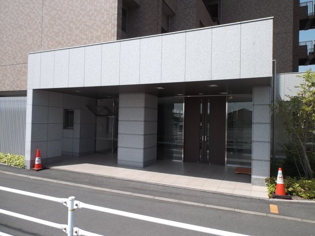 サーパス笹沖参番館のエントランス|マンションのエントランスです。