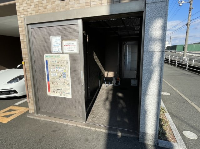 サーパス笹沖参番館の設備|敷地内にゴミステーションがあります。