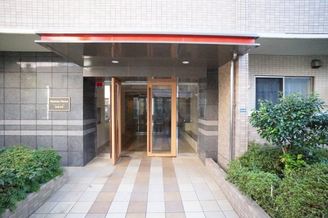 Humanハイム幕張本郷のエントランス