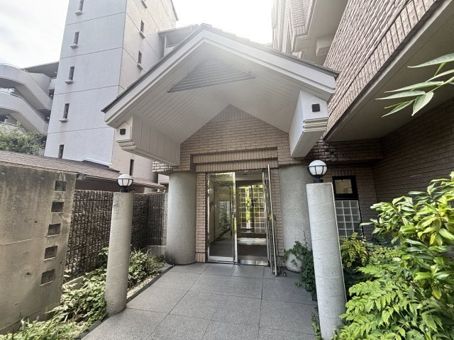 アーデンコート住吉川のエントランス