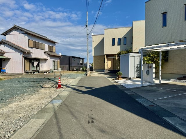 中央区鴨江3丁目　B号地の前面道路含む現地写真|前面道路は行き止まりの道路になるので車の往来は少ないです。