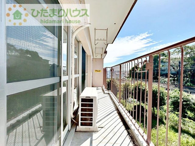 【バルコニー】 | ハイマート天王台Ｂ棟 | ワイドなバルコニーで、ご家族全員のお洋服もらくらく干せちゃいます( *´艸｀)
