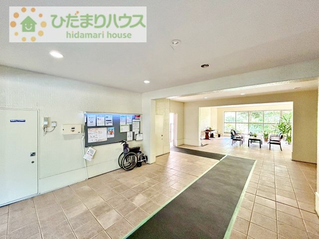 【エントランス】 | ハイマート天王台Ｂ棟 | 大きな窓から光の入る明るいエントランス！