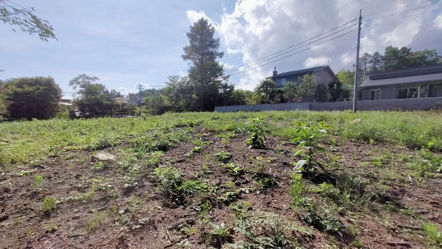 中軽井沢 大日向新規分譲地 建築条件付き土地 C区画の前面道路含む現地写真