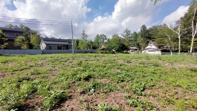 中軽井沢 大日向分譲地 建築条件付き土地 C区画の前面道路含む現地写真
