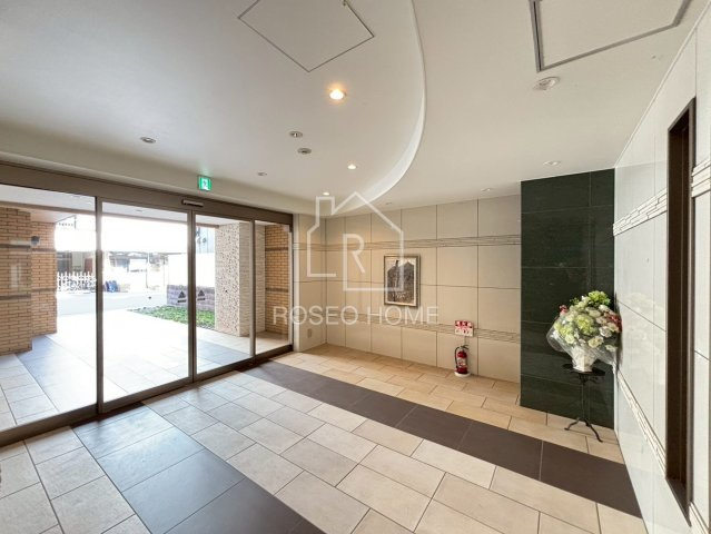 トモ南堀江のエントランス