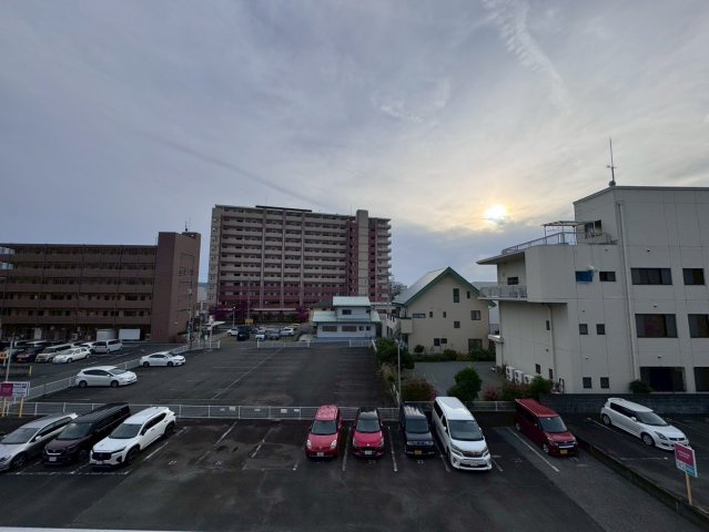 野口マンションの駐車場