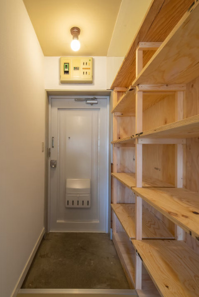 野口マンションの玄関|収納もある玄関です