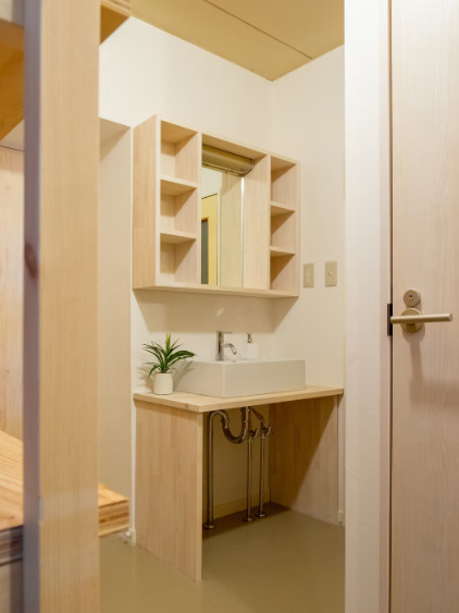 野口マンションの洗面所|明るい洗面所です