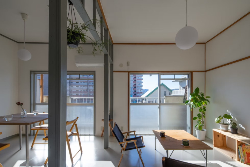 野口マンションの居間・リビング|レトロモダンな雰囲気のあるリビングです