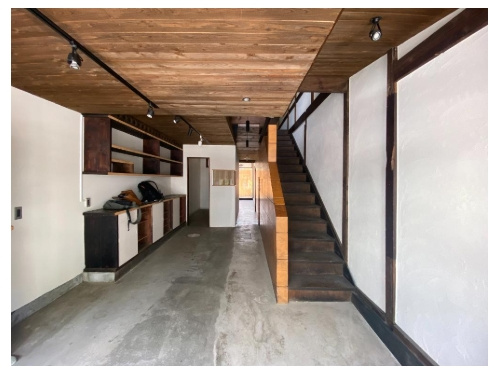 上賀茂岩ケ垣内町町戸建て店舗の内装