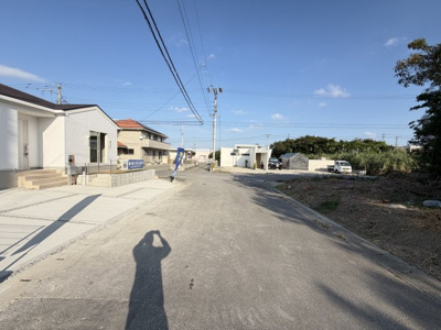 【前面道路含む現地写真】 | 八重瀬町富盛4期（全2棟）新築平屋ラスト2号棟 | ※南側公道5.9m～6.7m♪