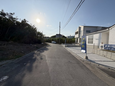【前面道路含む現地写真】 | 八重瀬町富盛4期（全2棟）新築平屋ラスト2号棟 | ※南側公道5.9m～6.7m♪