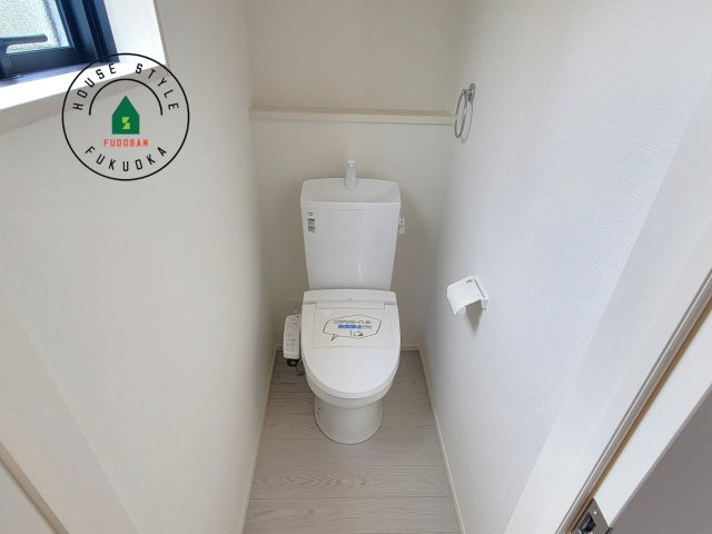 福津市津屋崎1丁目第5-2棟（1号棟）の内観：施工例|温水洗浄便座を完備しております。2ヶ所にトイレがあるのは朝の慌ただしい時間も安心です。