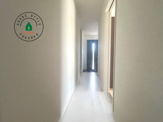 福津市津屋崎1丁目第5-2棟（1号棟）の内観：施工例|平屋はワンフロアしかないため、部屋と部屋の距離が近くなります。 生活音の緩衝材として廊下を活用するのがおすすめです。