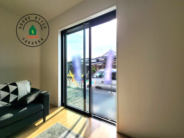 福津市津屋崎1丁目第5-2棟（1号棟）の展望|窓から緑が見える物件も魅力的です。