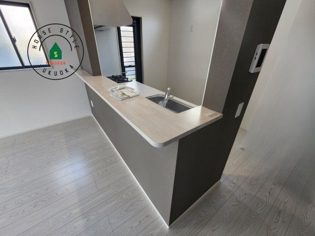 福津市津屋崎1丁目第5-2棟（1号棟）の内観：施工例|キッチンから立ち込める香りが今日の料理を期待させます。