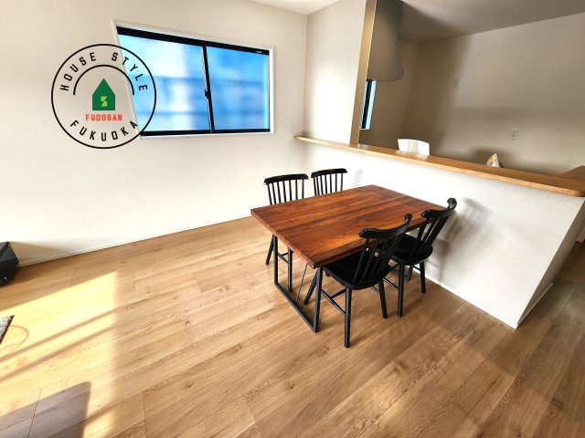 福津市津屋崎1丁目第5-2棟（1号棟）の内観：施工例|キッチンから立ち込める香りが今日の料理を期待させます。