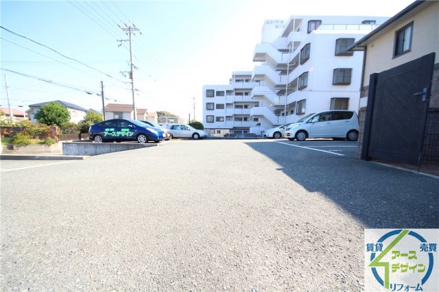 カーサアリビオの駐車場