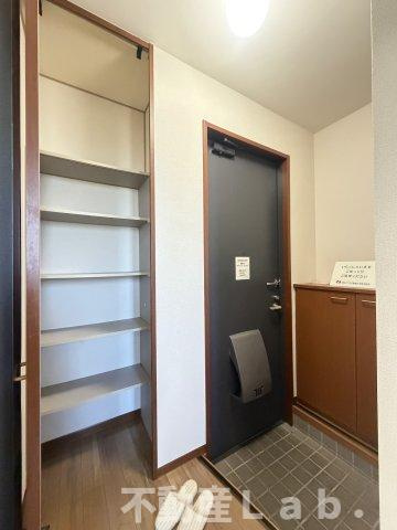 ハピネス高柳　Ｃ棟の玄関