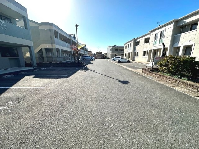 フィールドピア Wの駐車場