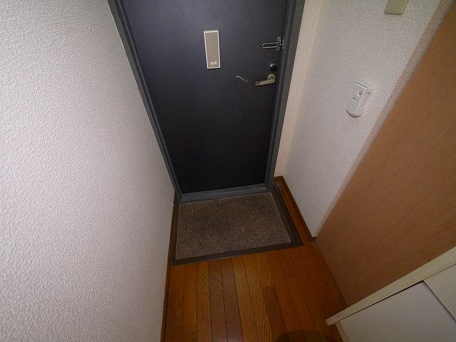 レオパレスナカノの玄関|シンプルで使いやすい玄関です