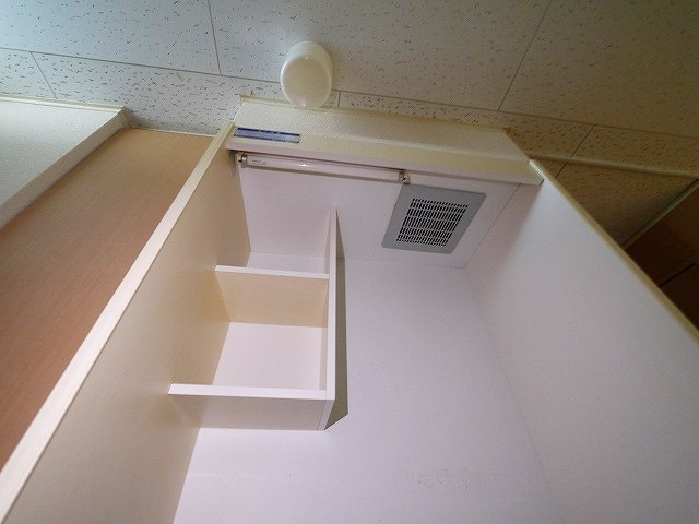 レオパレスナカノのキッチン|コンパクトなキッチンで掃除もラクラク