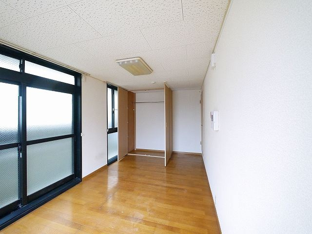 レオパレスナカノの洋室|ゆったりした洋室です