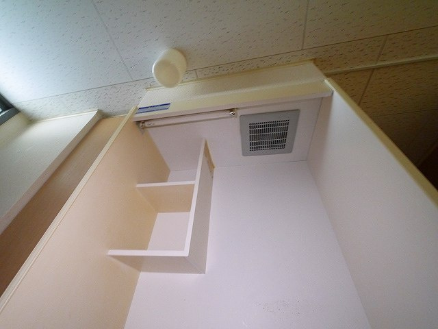 レオパレスナカノのキッチン|収納スペースもあります