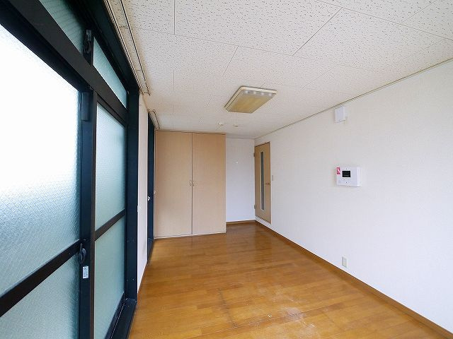 レオパレスナカノの洋室|落ち着いた色調の洋室です