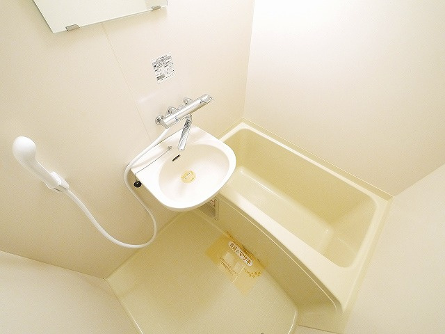 レオパレスナカノの浴室|日々の疲れを癒すお風呂付です