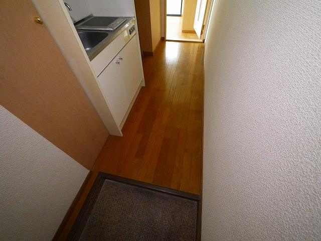 レオパレスナカノの玄関|シンプルで使いやすい玄関です